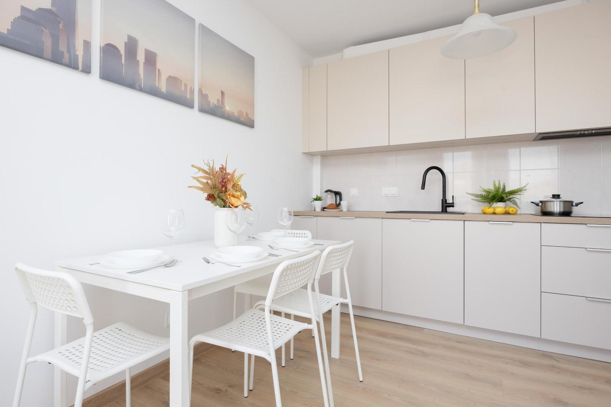 Appartamento Air Conditioned In With Parking, Desk And Balcony By Renters
