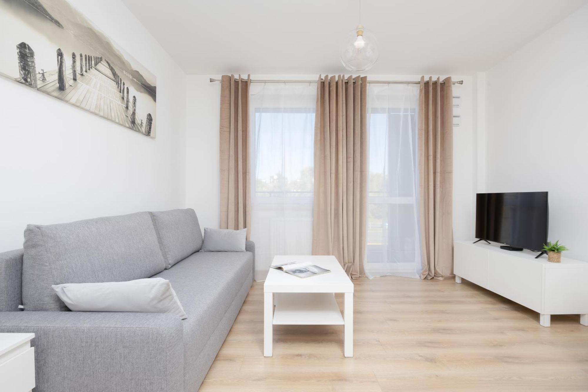 Apartamento Air Conditioned In With Parking, Desk And Balcony By Renters